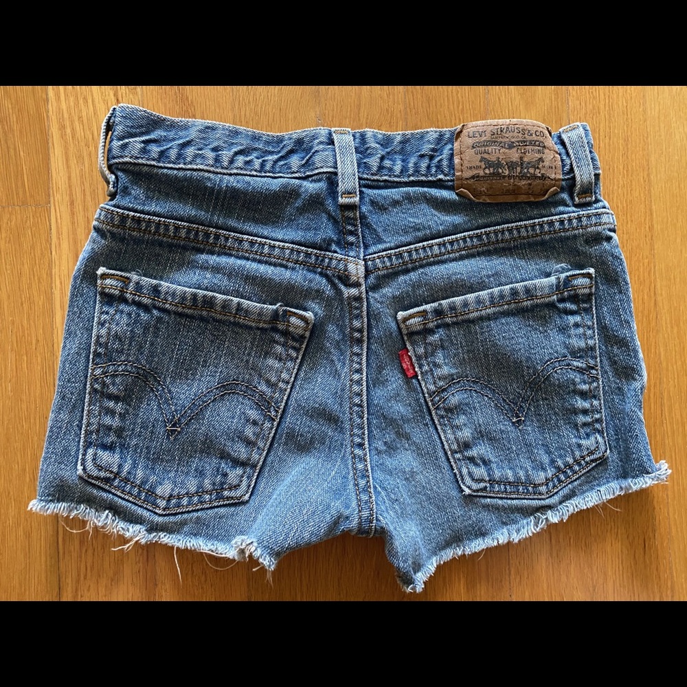 Girls Levis Cutoff shorts